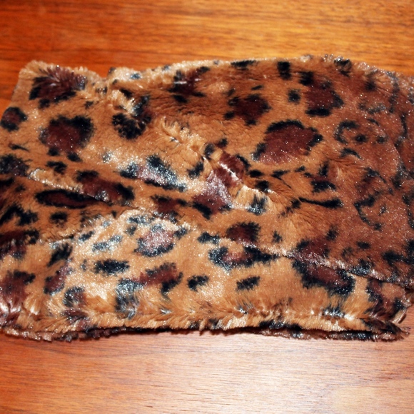 Leopard Infinity Scarf - Picture 4 of 4